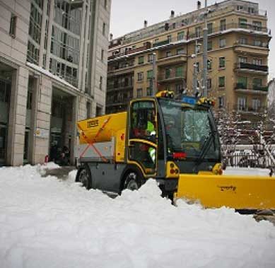 La manutenzione stradale attiva il suo dispositivo per neve e ghiaccio