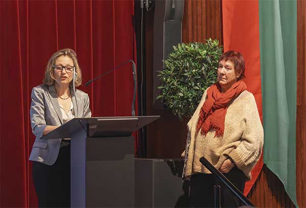 MERITO CAROUGEOIS – Henriette, la lotta gioiosa MERITO CAROUGEOIS – Henriette, la lotta gioiosa