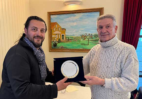 A Mauro Agostinello il Premio “Ciao Italia ici Genève” per il Ristorante “Le Pommier” A Mauro Agostinello il Premio “Ciao Italia ici Genève” per il Ristorante “Le Pommier”