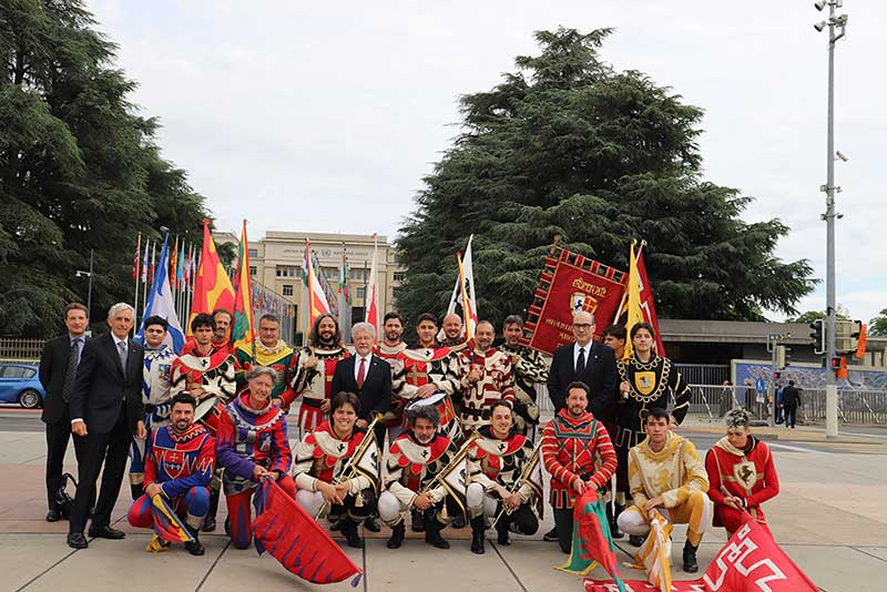 Gli Sbandieratori di Arezzo a Ginevra per la Festa della Repubblica Gli Sbandieratori di Arezzo a Ginevra per la Festa della Repubblica