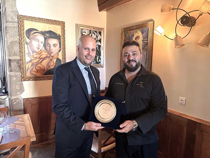 Il Premio “Ciao Italia, ici Genève!” al Ristorante “La Favola” di Giuseppe Bove Il Premio “Ciao Italia, ici Genève!” al Ristorante “La Favola” di Giuseppe Bove